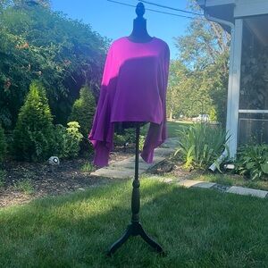 Ladies blouse round neck beautiful dolman sleeves.